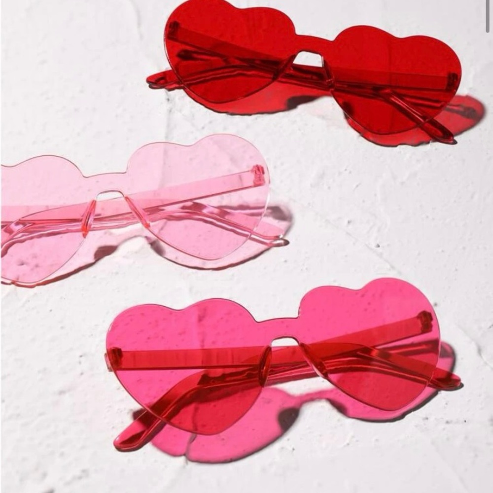 6 pack of sunglasses perfect for a bachelorette!